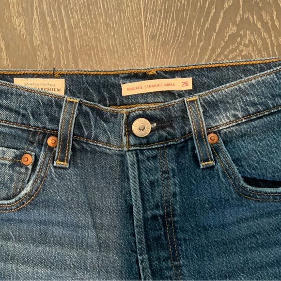 Levi’s Ribcage Jeans - Picture 5 of 6